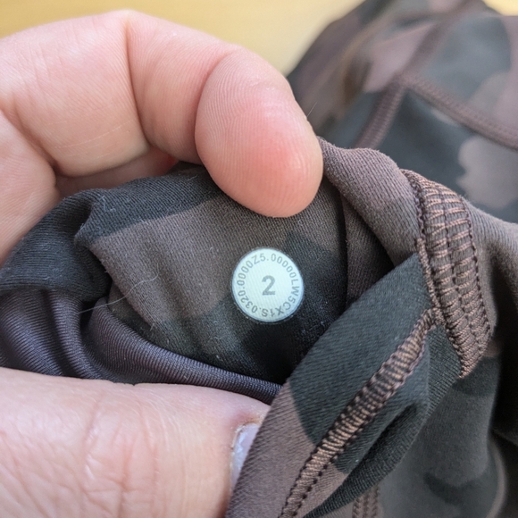 Lululemon Invigorate High-Rise Tight 25" Heritage 365 Camo Brown Earth size 2 - Picture 12 of 12